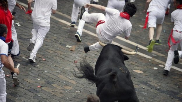 Медики, що наглядають за щорічним забігом биків у іспанській Памплоні, повідомили про поранення п'ятьох осіб під час традиційного фестивалю Сан-Фермін.