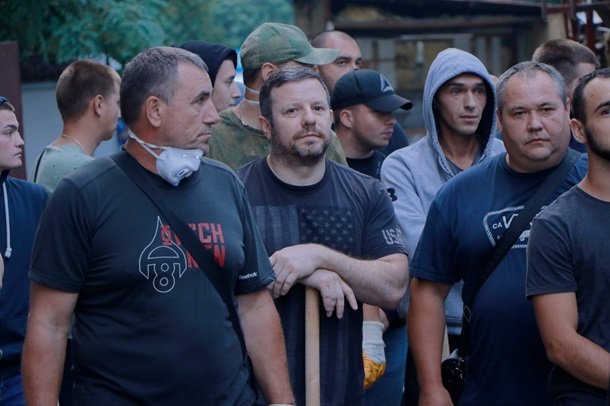 У вівторок, 17 липня, на вулиці Бердянській у Дніпрі демонтували 28 незаконно розміщених кіосків. Під час знесення МАФів сталася сутичка між муніципальними поліцейськими і активістами, які перешкоджали демонтажу.