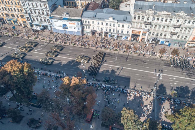 У військовому параді в 27-й День Незалежності взяли участь 4500 українських військовослужбовців і 250 одиниць техніки.