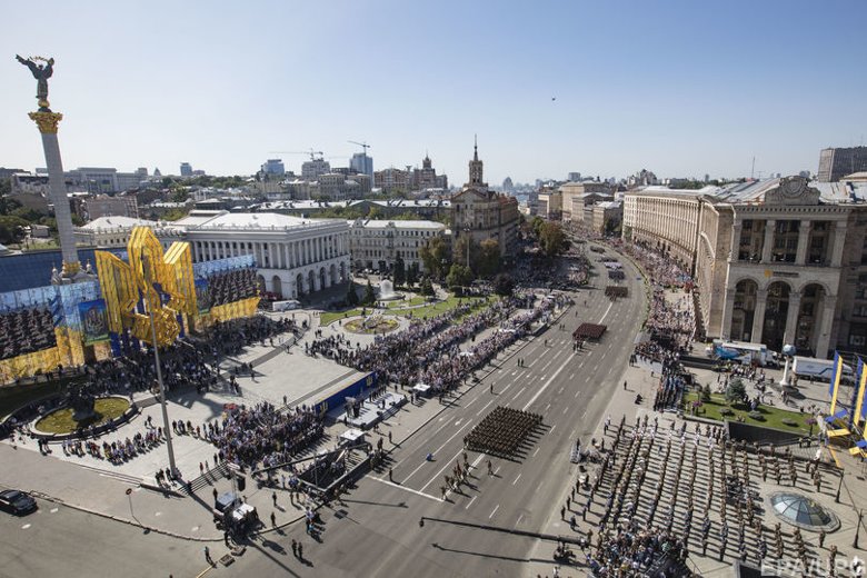 В военном параде в 27-й День Независимости приняли участие 4500 украинских военнослужащих и 250 единиц техники.