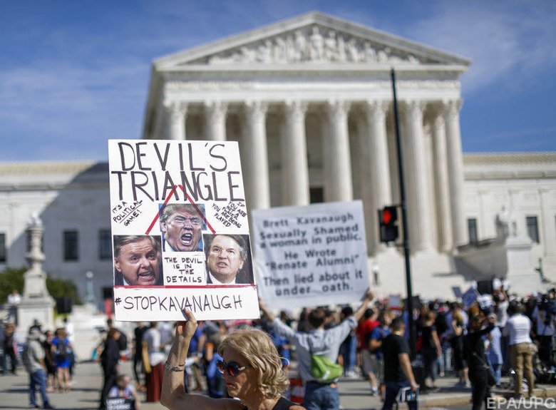 У столиці США Вашингтоні пройшла демонстрація проти затвердження кандидатури Бретта Кавано, якого звинувачують в сексуальних домаганнях, на посаду члена Верховного суду.