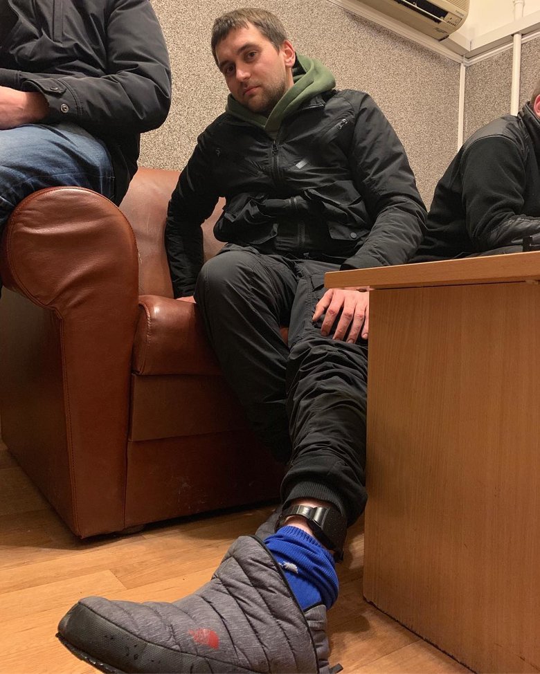 На блогера Олександра Барабошка, якого 4 грудня випустили з Лук'янівського СІЗО, сьогодні, 6 грудня, наділи електронний браслет стеження.