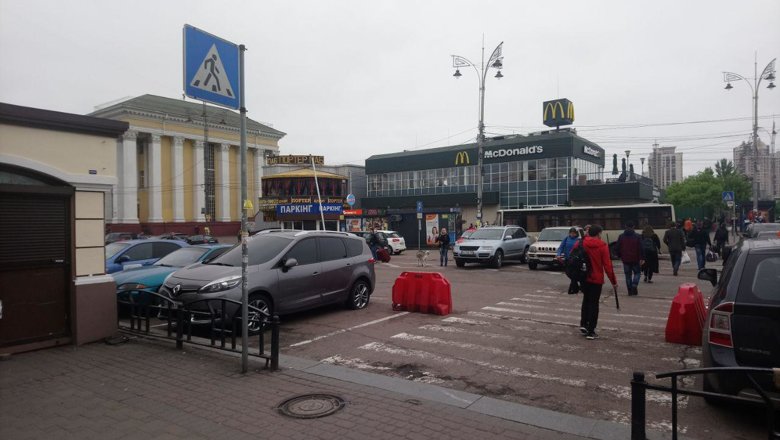Віталій Кличко обіцяв, що до травня наведе лад на вокзалі Києва. Але змін там немає, а роботи розпочнуть лише з липня.