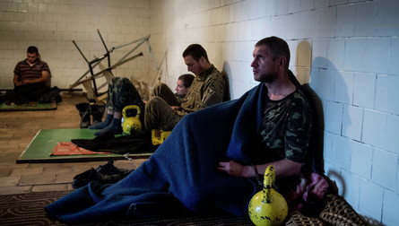 Глава СБУ Валентин Наливайченко анонсировал освобождения из плена террористов очередной группы заложников, которых, по данным Службы, в руках террористов находится около 3 сотен.