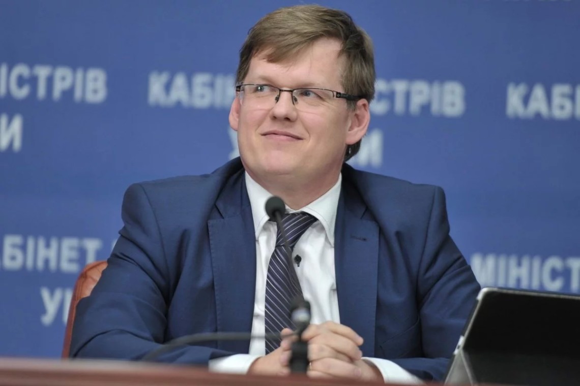 Председатель Донецкой военно-гражданской администрации Павел Кириленко должен быть немедленно отстранен президентом Владимиром Зеленским от должности на время проведения расследования.