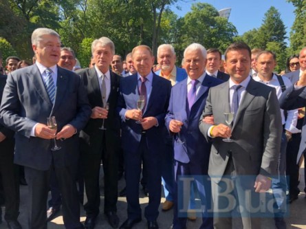 Бывший президент не пришел на торжественное празднование Дня независимости, на котором присутствовали Владимир Зеленский и три первых президента Украины.