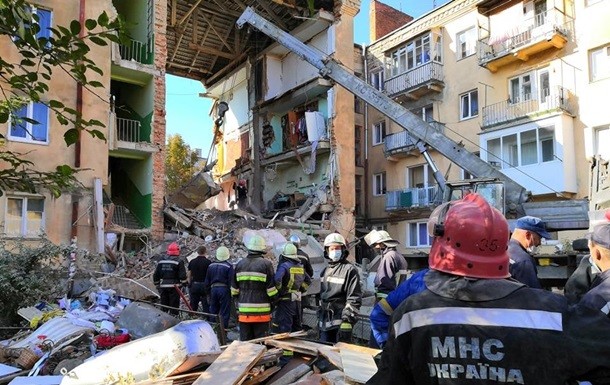 Міськрада Дрогобича Львівської області оголосила дводенну жалобу за загиблими внаслідок  обвалення житлового будинку.