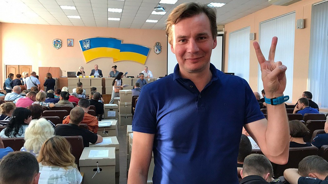 Дмитрий Шпенов за неделю внес в парламент сразу 63 законопроекта. В первый день работы зарегистрировал сразу 58 инициатив.
