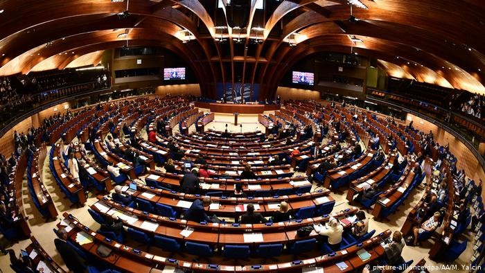 Делегації Литви і Латвії на Парламентській асамблеї Ради Європи (ПАРЄ) в Страсбурзі повторно висловили протест проти відновлення права голосу Росії, оголосивши частковий бойкот.