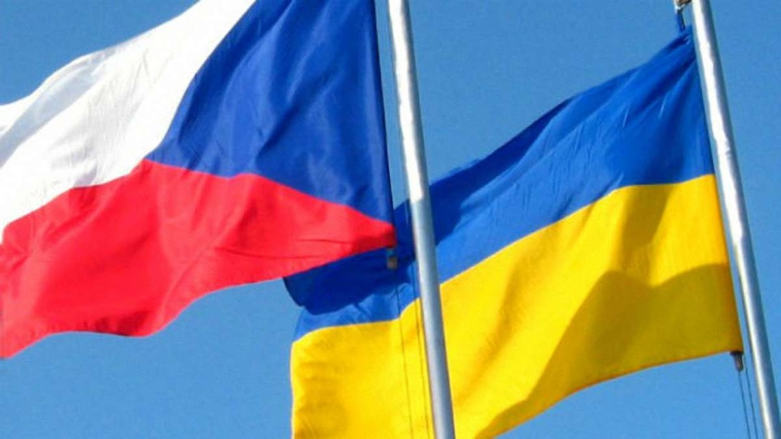 Посольство Украины в Чехии выразило протест из-за приглашения в Пражский град представителей крымскотатарской организации Къырым бирлиги, лояльной к РФ.