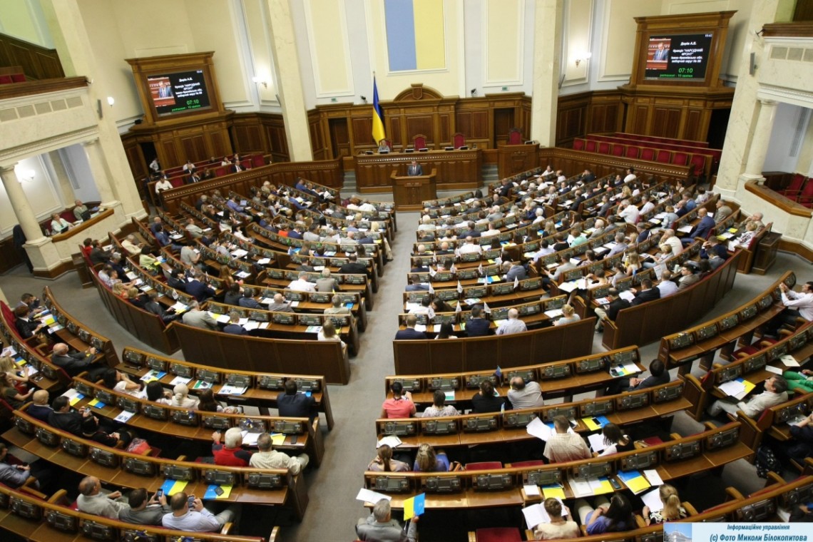 С ноября в Верховной раде заработала электронная система регистрации народных депутатов. Из 307 нардепов зарегистрировались 187 слуг народа.