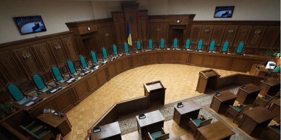Конституционный суд Украины признал конституционным президентский законопроект об отмене адвокатской монополии.