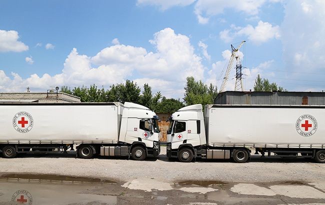 На оккупированную территорию Донецкой области через контрольный пункт въезда-выезда Новотроицкое проследовали 2 грузовика с более чем 15 тоннами гуманитарной помощи.