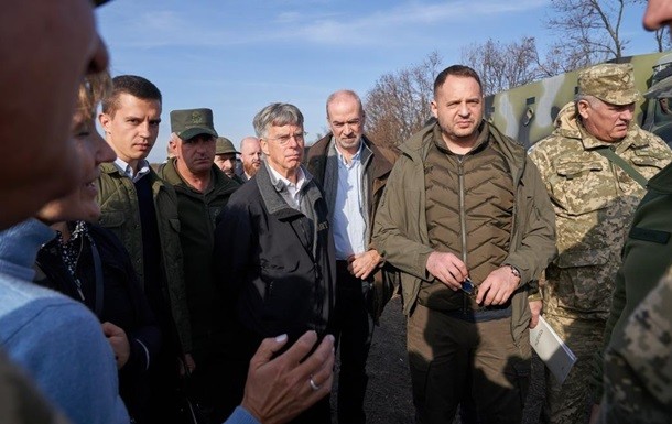 Андрій Єрмак заявив, що Україна чітко дотримується міжнародних домовленостей щодо розведення військ і очікує дзеркальних кроків від іншої сторони.
