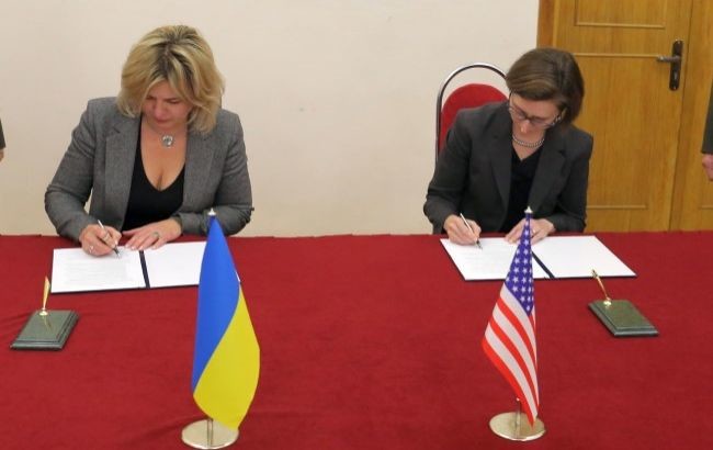 По итогам двусторонних оборонных консультаций Министерства обороны Украины и Соединенных Штатов подписали протокол, который определяет дальнейшие направления сотрудничества между двумя оборонными ведомствами.