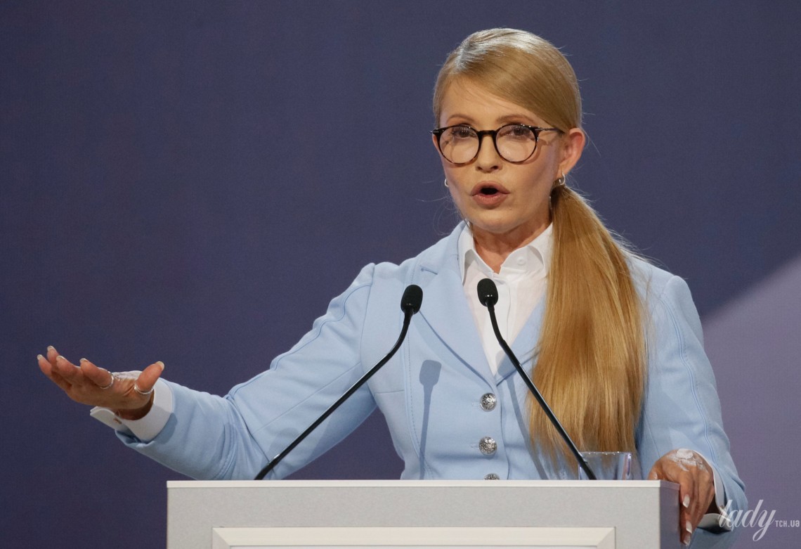 Народний депутат Юлія Тимошенко заявила, що готує подання до КСУ про те, чи може ВР та президент ухвалити закон про продаж землі без всеукраїнського референдуму.