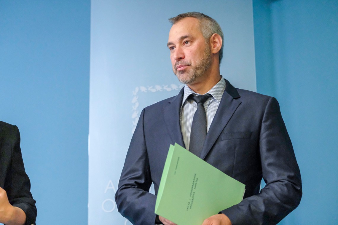У народного депутата від «Слуги народу» Руслана Іванісова є погашена судимість за звинуваченням у зґвалтуванні.