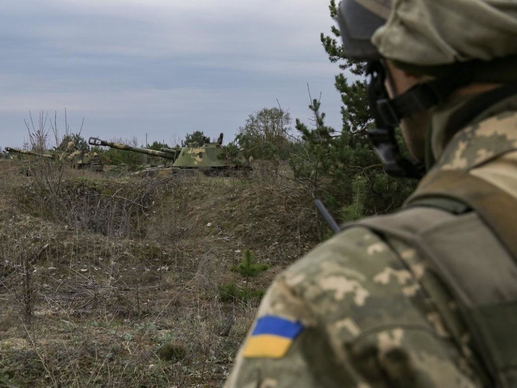 На Донбассе ранения в результате обстрелов получили два военнослужащих Объединенных сил. Еще один наш защитник получил боевую травму.