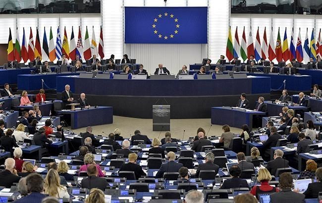 Новый состав Европейской комиссии приступил к исполнению полномочий после формальной процедуры утверждения Евросоветом и Европарламентом в воскресенье, 1 декабря.