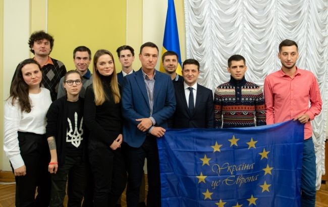 Зеленский провел встречу с бывшими студентами, которые были среди организаторов Евромайдана и пострадали в ночь с 29 на 30 ноября 2013 года.