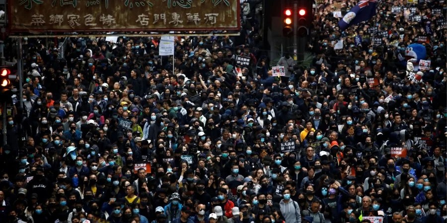 У Гонконзі під час Новорічного маршу солідарності поліція затримала більше 400 людей. За оцінкою організаторів, в акції брали участь понад 1 млн осіб.