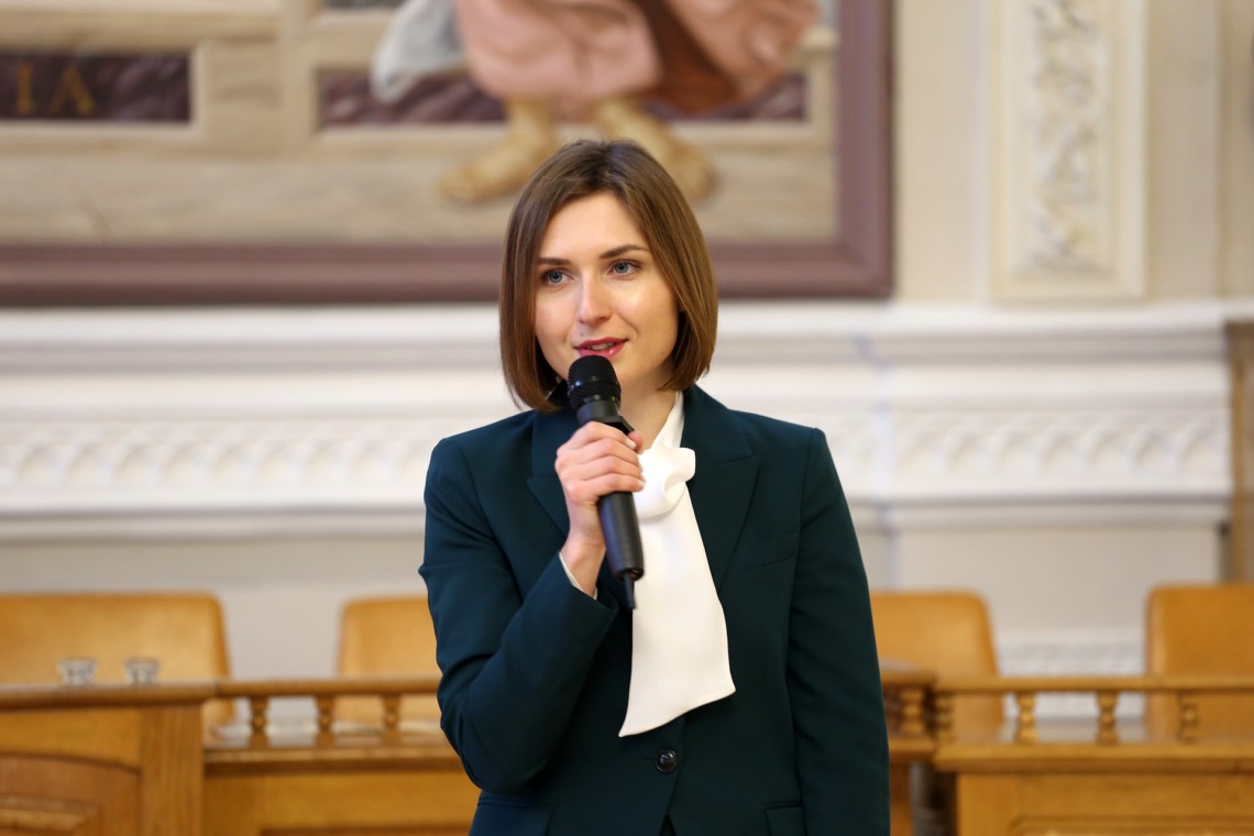 Міністр освіти Анна Новосад отримала в грудні 111 тисяч гривень, включаючи премію. Її заступники заробили вдвічі менше.