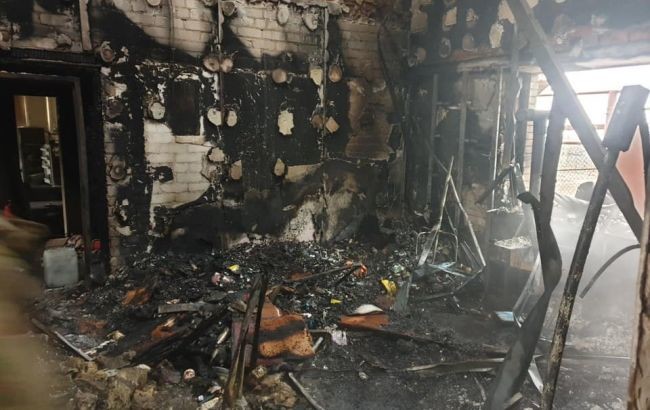 На Донбасі згоріла база військових парамедиків, один волонтер постраждав. Причиною пожежі, імовірно, стала несправна проводка.