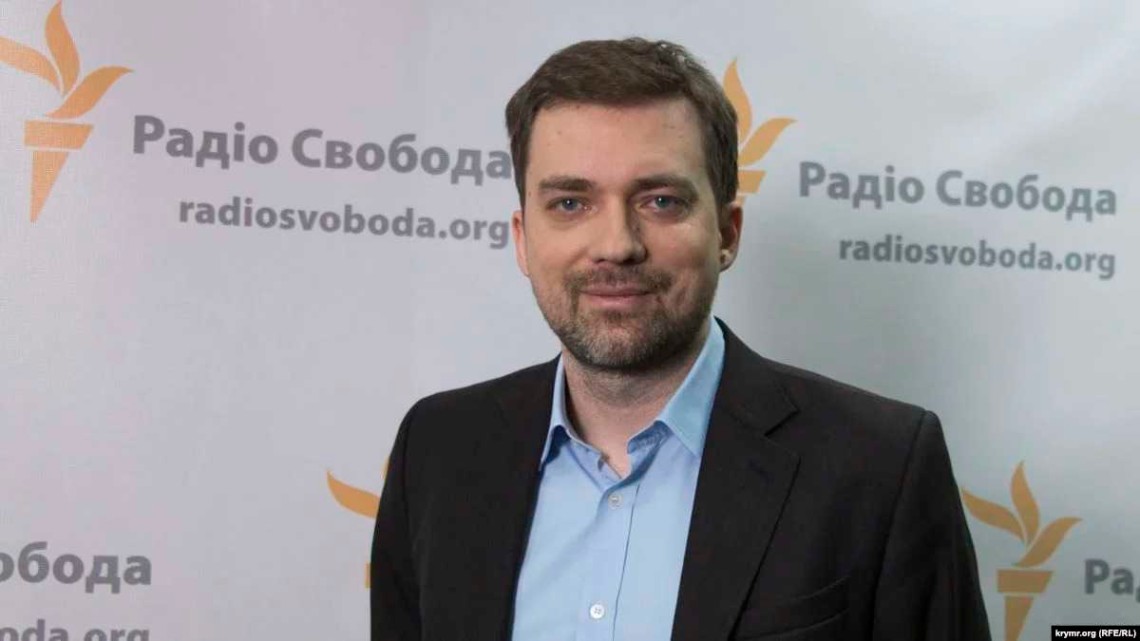 Журналист Сергей Иванов посетовал на то, что министр обороны Андрей Загороднюк ушел посреди эфира, после того как ему был поставлен неудобный вопрос о закупке бронетехники по завышенным ценам.