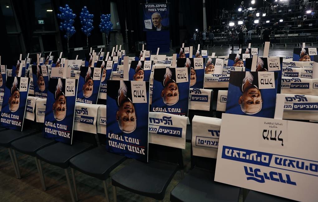 На парламентских выборах в Израиле, которые проходили в стране в понедельник, 2 марта, побеждает партия Ликуд и.о. премьер-министра Биньямина Нетаньяху.