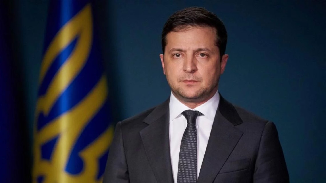 Президент Володимир Зеленський не виключає запровадження надзвичайної ситуації на всій території України.