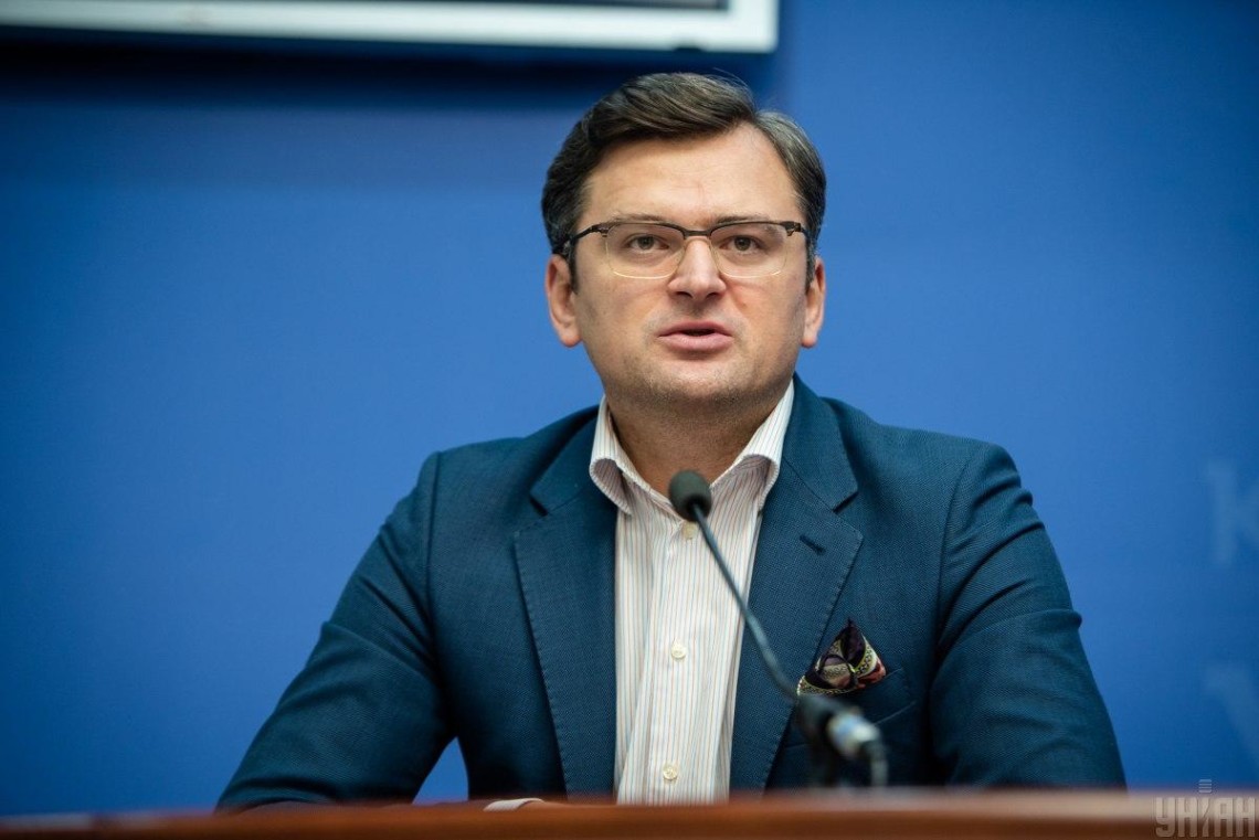 Міністр закордонних справ Дмитро Кулеба заявив, що евакуація українців з-за кордону триватиме ще не один місяць.