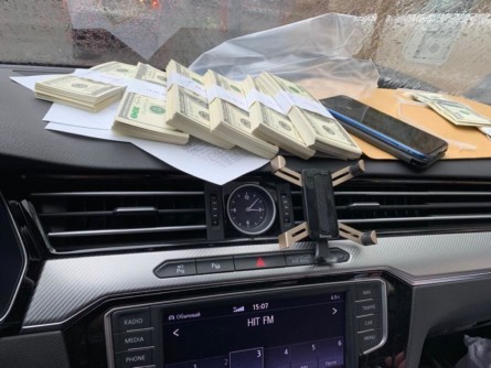 Миколу Поворозника затримали на хабарі Співробітники СБУ у вівторок ввечері, 14 квітня, затримали першого заступника голови Київської міської державної адміністрації Миколу Поворозника на одержанні неправомірної вигоди.