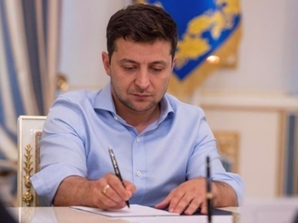 Президент Володимир Зеленський затвердив склад делегації України для участі у Тристоронній контактній групі з мирного врегулювання ситуації на Донбасі.