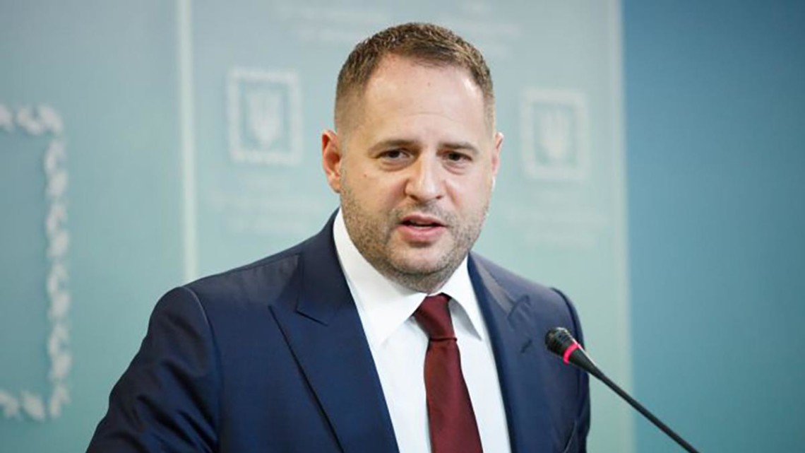 В Офісі президента офіційно запропонували залучати переселенців до роботи підгруп Тристоронньої контактної групи по Донбасу в якості представників окремих районів Донецької та Луганської областей.