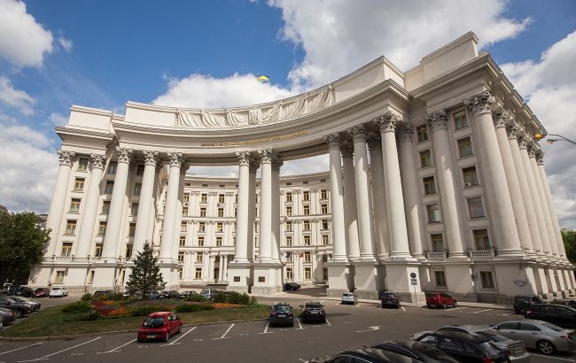 Генеральне консульство України в Мілані відновлює прийом громадян з 25 травня, який  буде здійснюватись виключно за попереднім записом.