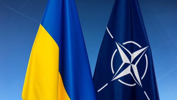 Україна стала учасником програми партнерства розширених можливостей (EOP) НАТО. Україна отримала статус партнера.