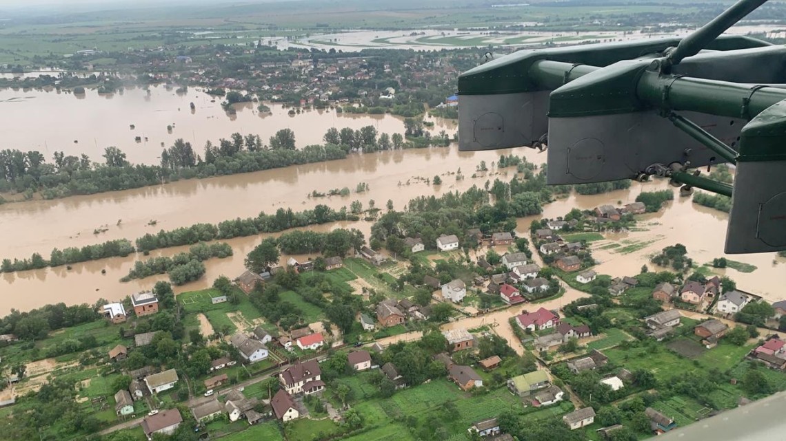 Паводки на западе Украины. Кабмин просит ВР выделить из госбюджета еще 2 млрд грн на ликвидацию последствий стихии.