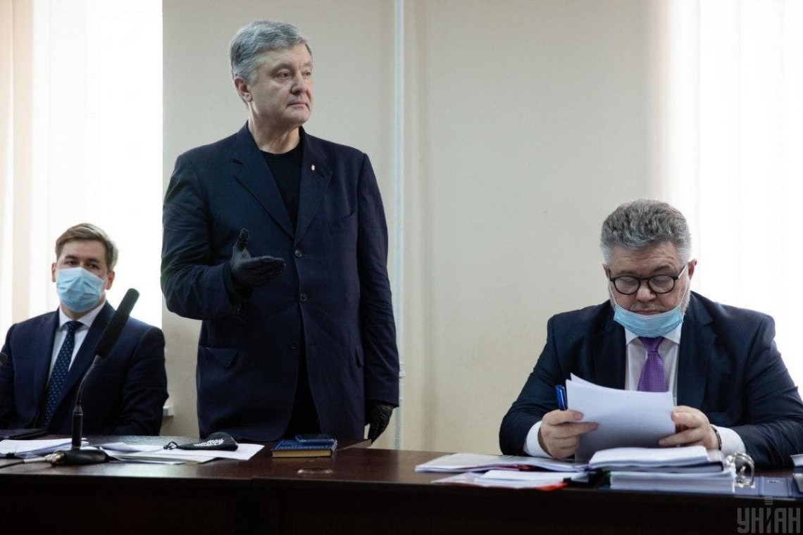 Печерский районный суд Киева 8 июля не избрал меру пресечения пятому президенту Петру Порошенко.
