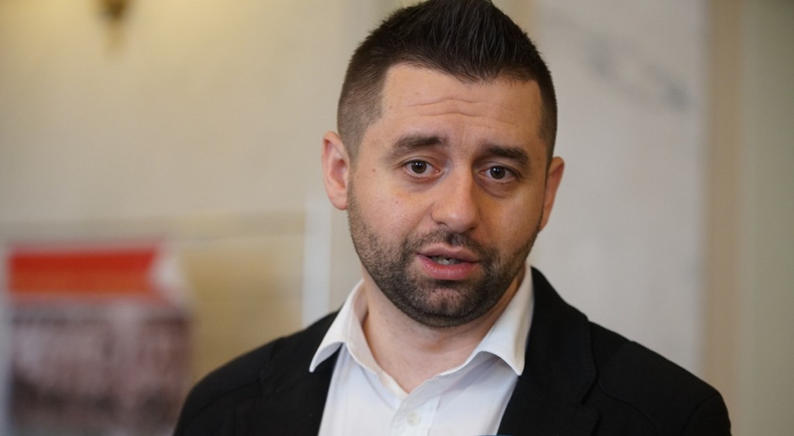 Глава фракции «Слуга народа» Давид Арахамия заявил, что в пятницу, 17 июля, Верховная рада Украины может рассмотреть кадровые вопросы.