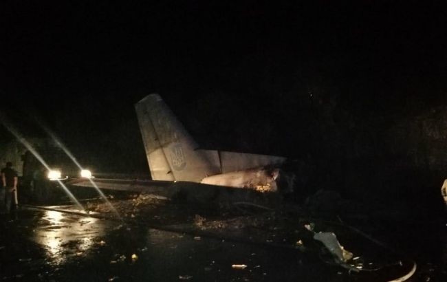 Сегодня в 20:50 и вблизи города Чугуев на расстоянии около 2 км до военного аэропорта произошло падение самолета АН-26 ВС Украины воинской части А 4104, с последующим возгоранием.