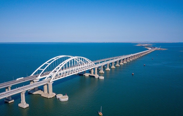 Совет ЕС внес в санкционный список двух граждан России и четыре российские компании, причастные к строительству железнодорожной части Крымского моста.
