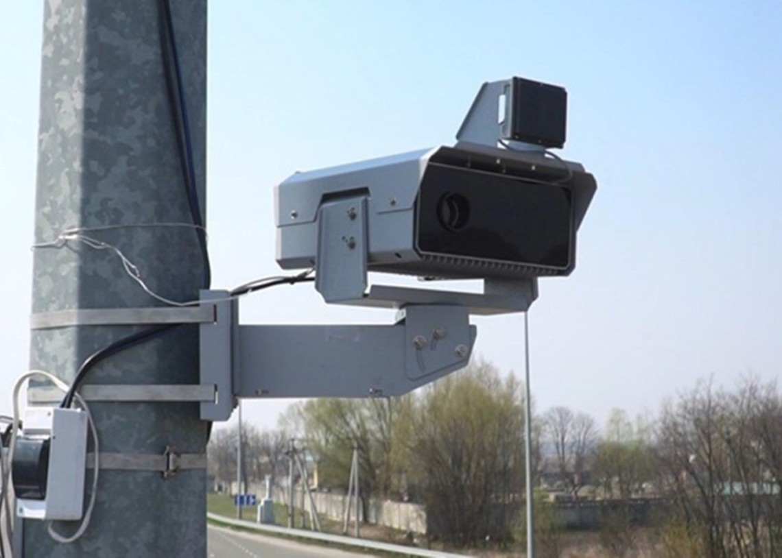 Камери автофіксації порушень ПДР на дорогах допомогли знизити кількість аварій на ділянках, де вони встановлені.