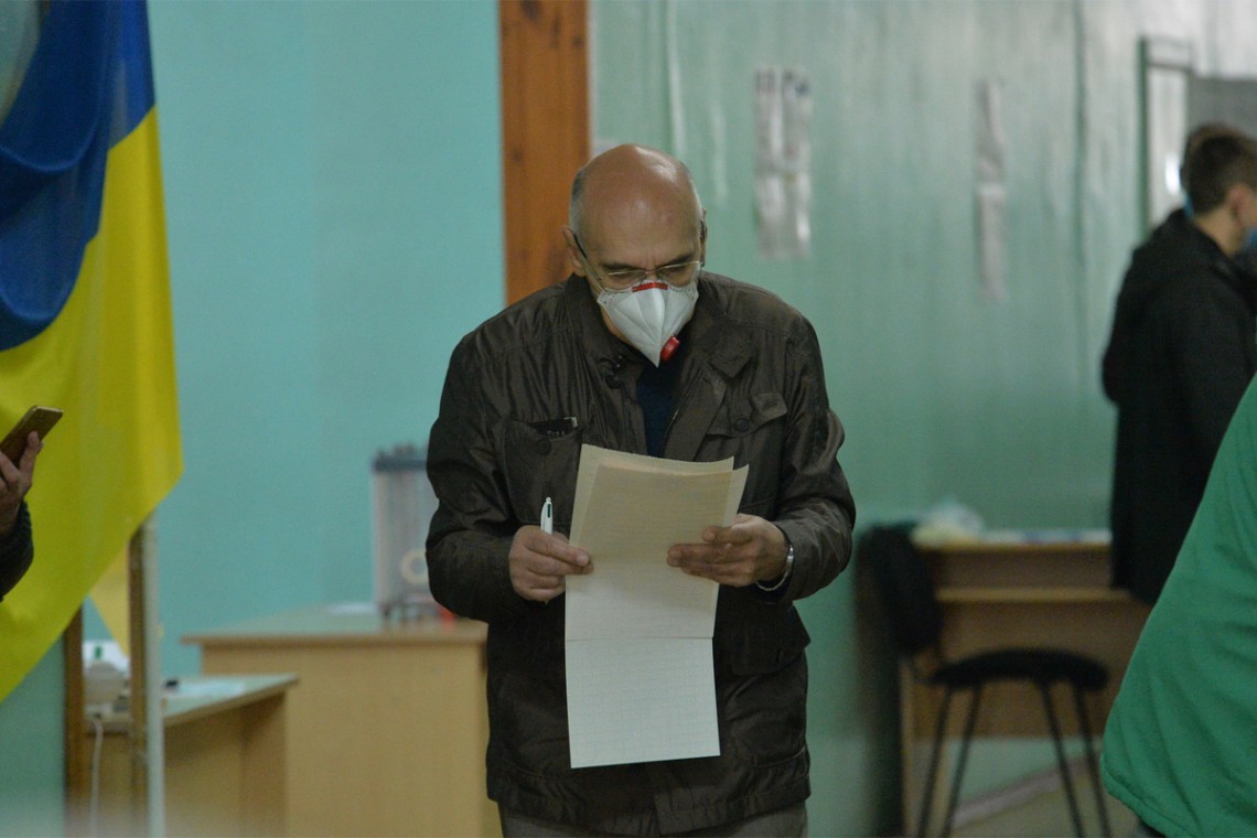 Явка избирателей на очередных местных выборах в Украине 25 октября составила 36,88 процентов.