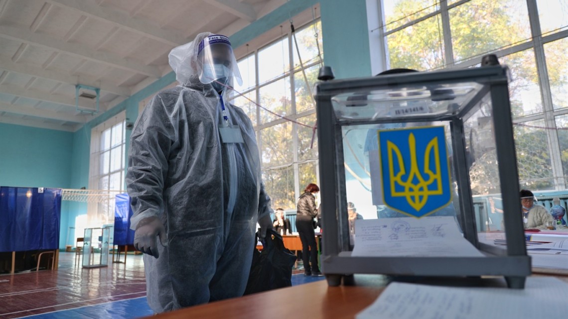Второй тур местных выборов. Средняя явка по  Украине на 13 часов составила почти 11 процентов.
