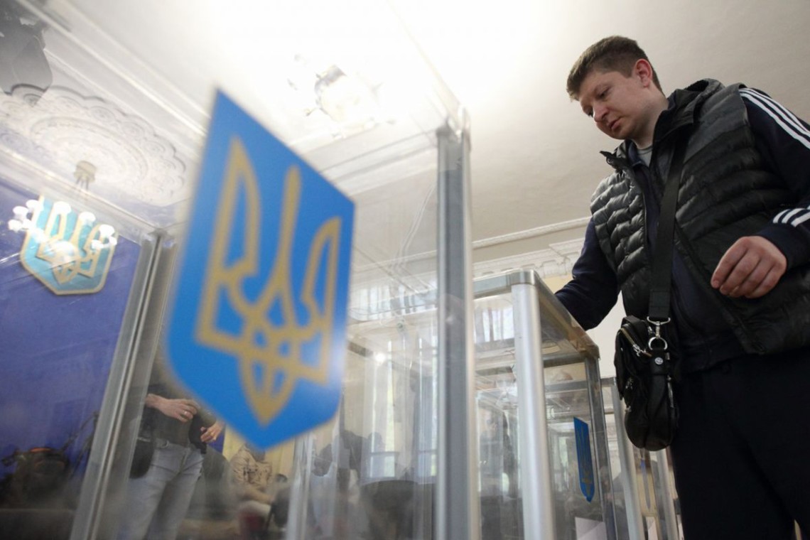 В Украине предварительная явка во втором туре местных выборов по состоянию на 16 часов составила  22,5 процента.