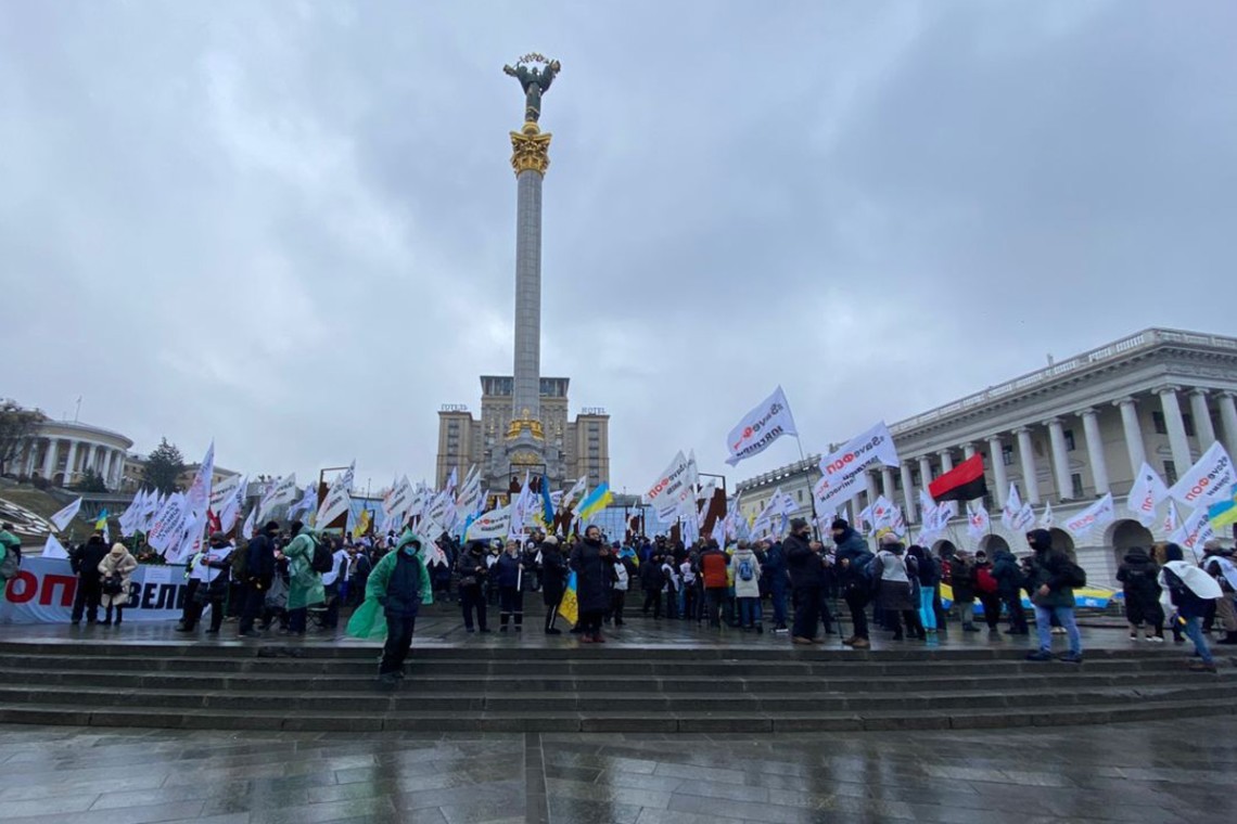 В Киеве на Майдане в пятницу, 18 декабря, остаются около 300 человек. Протестующие установили полевую кухню.