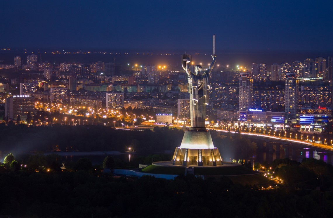 В українській столиці знову фіксують підвищений рівень забруднення повітря. Показники забруднення перевищують норму у більш ніж 2,5 рази.