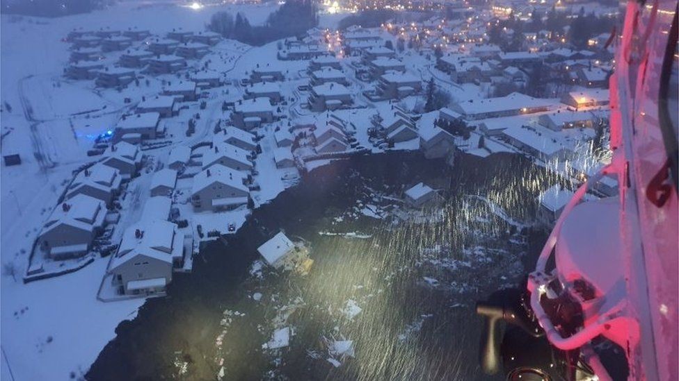 В норвежском поселке Джердрум произошел масштабный оползень, в результате чего пострадали по меньшей мере 10 человек, еще 11 – считаются пропавшими без вести.