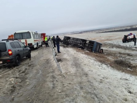 В аварії автобусу Москва-Донецьк, який перекинувся у Ростовській області РФ, двоє громадян України загинули. Ще дві українки отримали травми середнього ступеня тяжкості.
