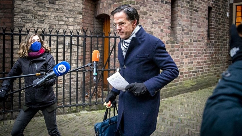 Уряд Нідерландів пішов у відставку  після скандалу довкола фінансової допомоги родинам на догляд за дітьми.